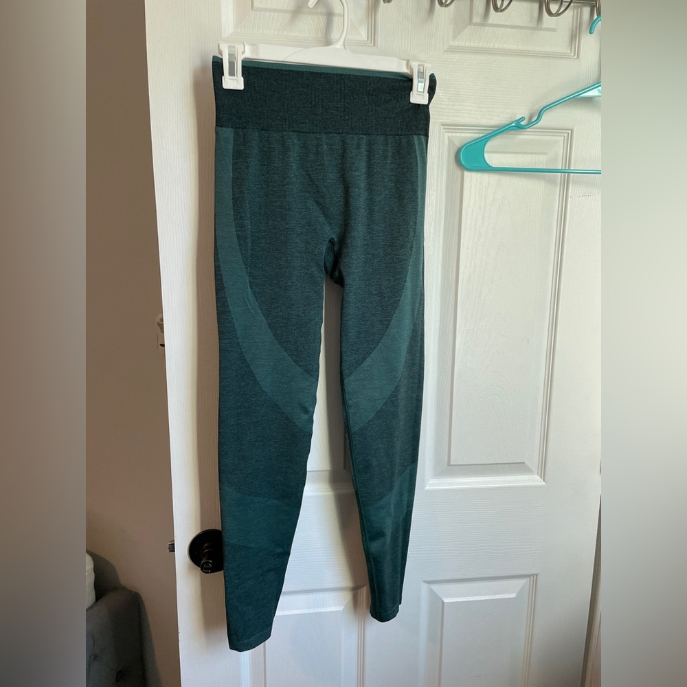 Green contour workout leggings